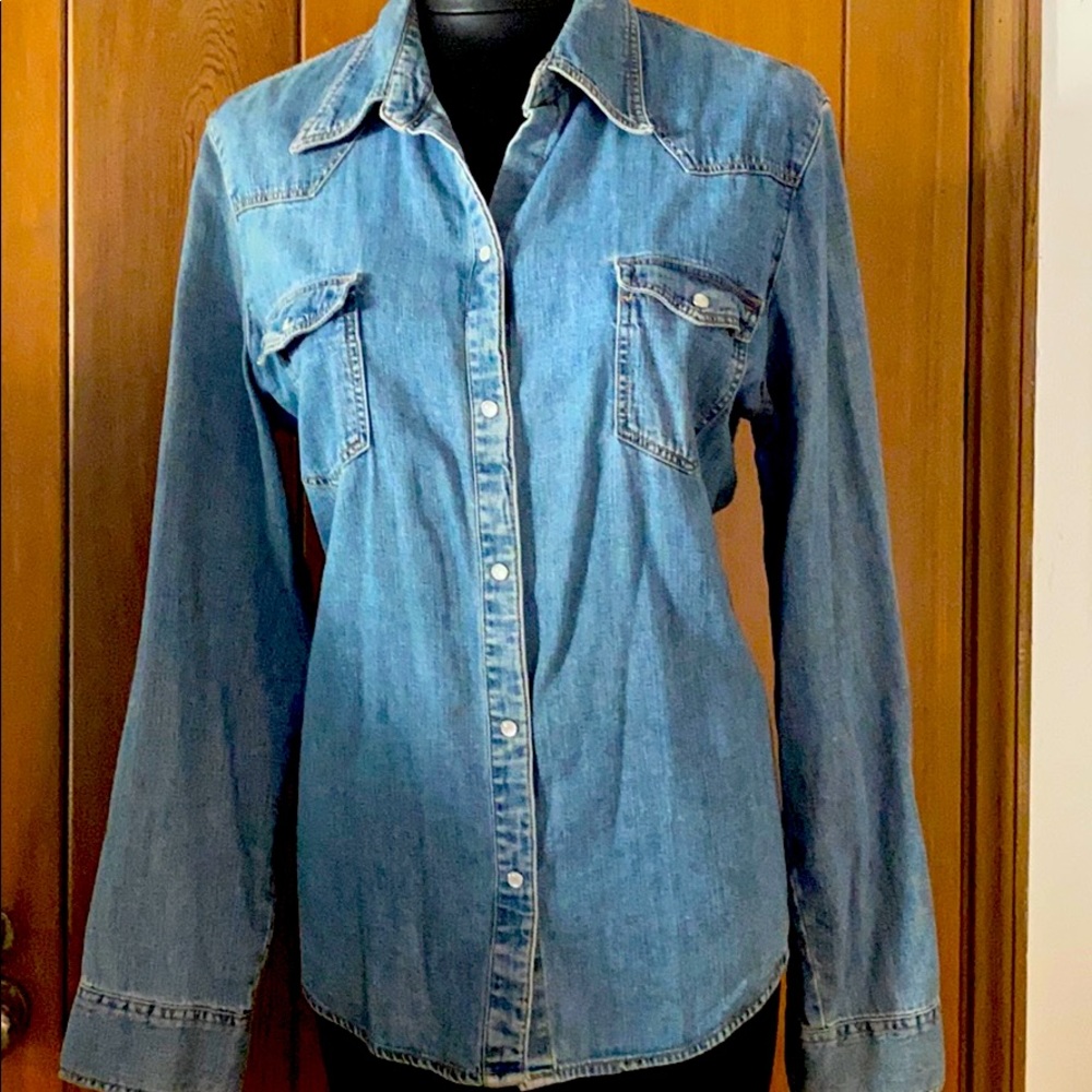 Gap classic denim button-down